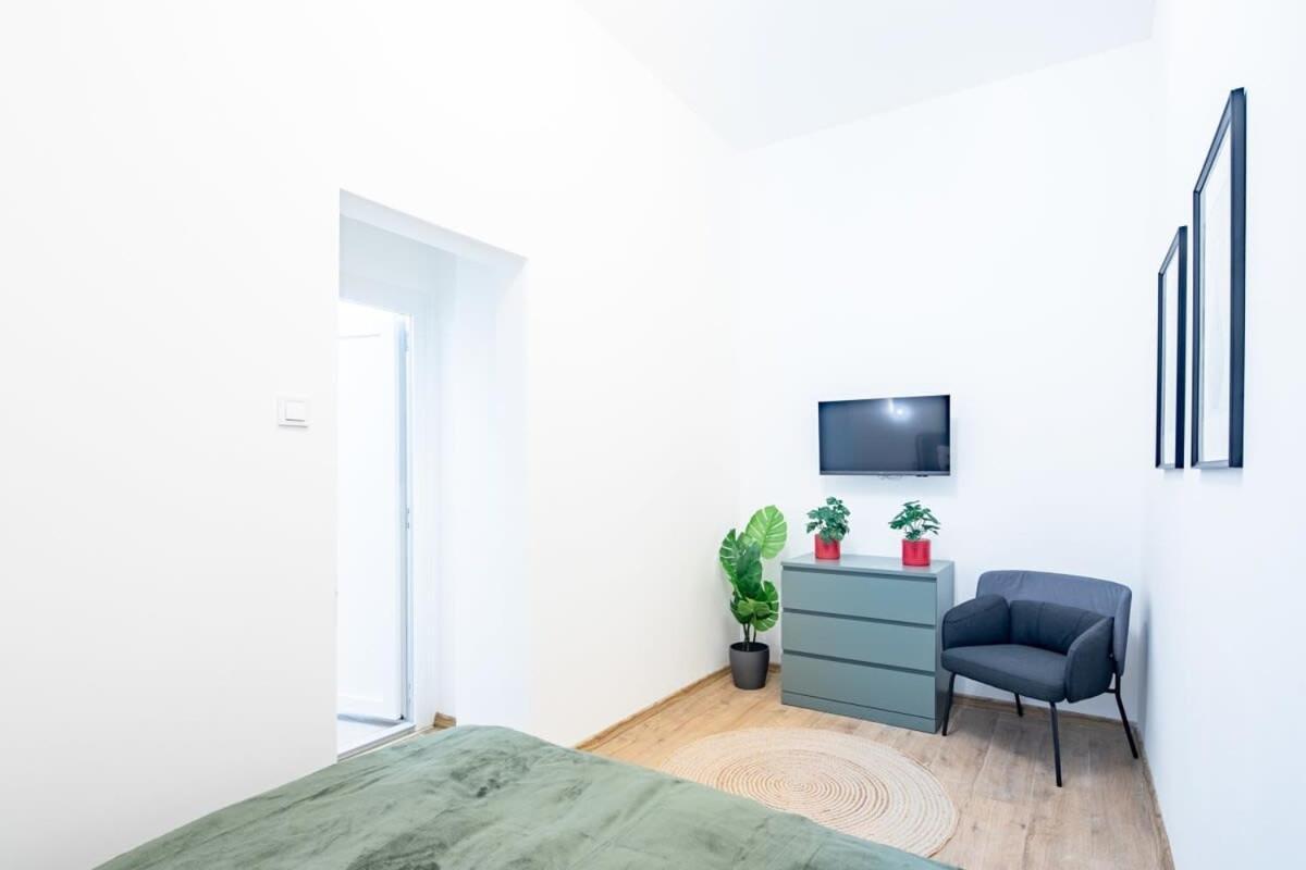 Central - New - Comfy Ac Studio Budapesta Exterior foto