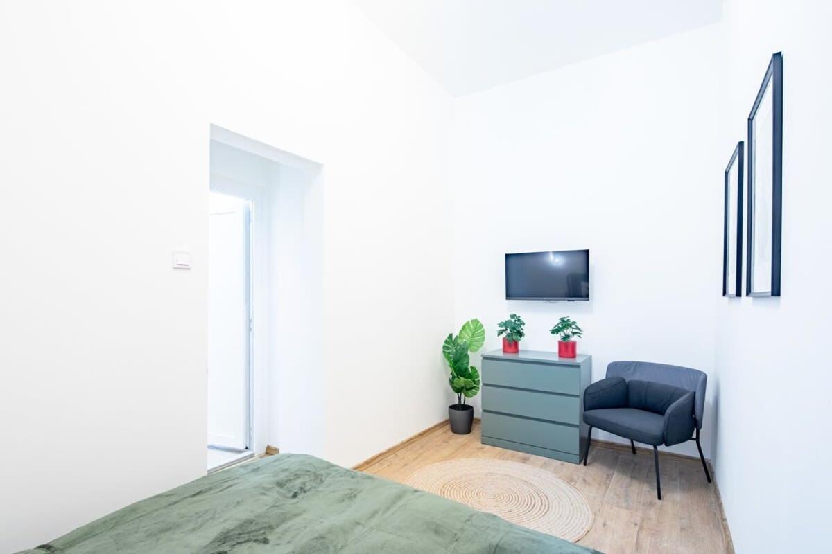 Central - New - Comfy Ac Studio Budapesta Exterior foto
